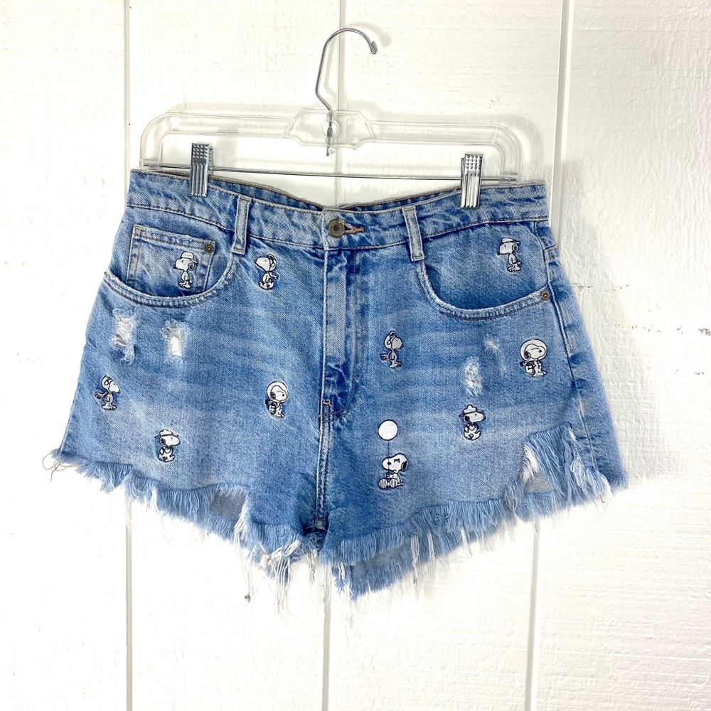 CUTE ZARA SNOOPY DENIM SHORTS SIZE 8
